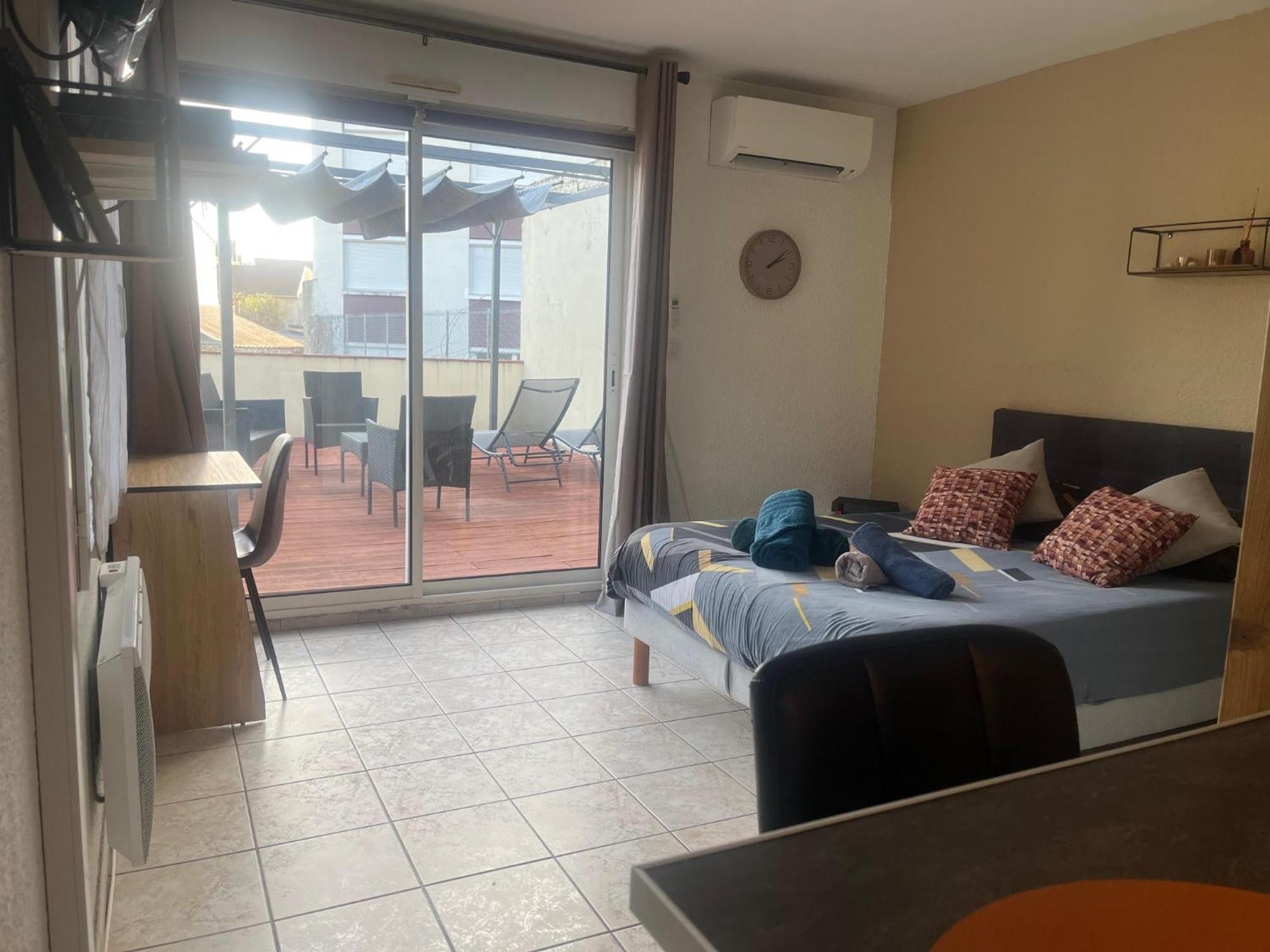 Studio Climatise Et Grande Terrasse Tarbes Centre Eksteriør billede
