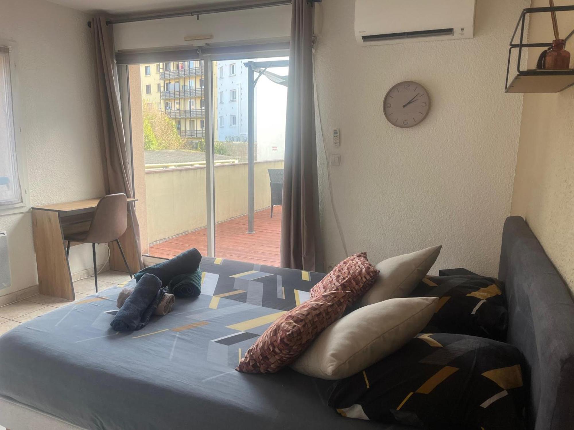 Studio Climatise Et Grande Terrasse Tarbes Centre Eksteriør billede